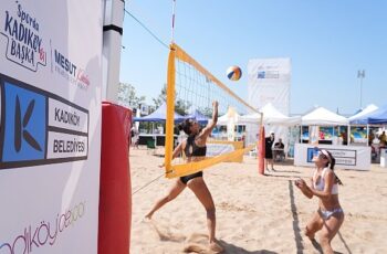 Kalamış’ta Plaj Voleybolu Turnuvası Başladı