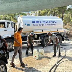 Kemer Belediyesi Tekirova’da su ulaşmayan yerlere su taşıyor