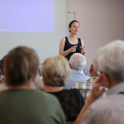 Konak’ta sağlıklı hizmet yayılıyor: ‘İleri Yaş’ kursiyerlerine ücretsiz tarama