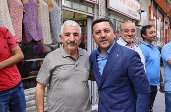 Nevşehir Belediye Başkanı Rasim Arı, Belediye Caddesi ve Keçeciler Caddesi’nde esnaf ziyaretlerinde bulundu