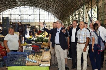 Ömerbey Mahallesi dolgu alanında bulunan ve 2019 yılında faaliyetlerine son verilen kapalı pazar yeri, 5 yıl aradan sonra yeniden açıldı