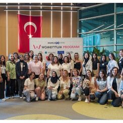 Womentum Programı, Kadın Öğrencilere Kariyer Yolculuklarında Destek Olmaya Devam Ediyor