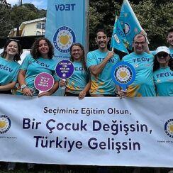 Yüzücüler TEGV’li çocuklara eğitim desteği için yarıştı