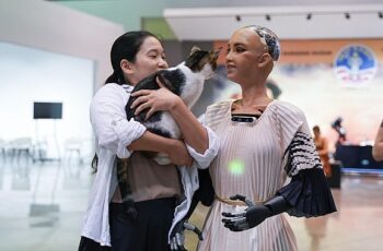 93. İEF’e insansı robot Sophia damga vurdu