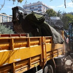 Bakırköy Belediyesi’nin kaldırım işgallerine karşı denetimi devam ediyor.