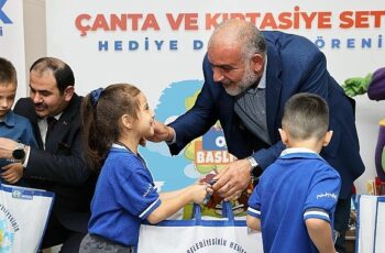 Başkan İbrahim Sandıkçı: “Tüm öğrencilerimize çanta ve kırtasiye seti hediye edeceğiz”