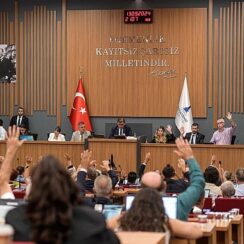 Başkan Tugay: Saygı ve bağlılıkla şehrimize hizmet edeceğiz