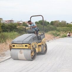 Burhaniye’de yollar yenileniyor