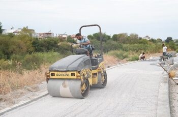 Burhaniye’de yollar yenileniyor