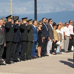 Burhaniye’nin 8 Eylül 1922’de düşman işgalinden kurtuluşunun 102. yılı düzenlenen törenlerle kutlandı