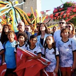 Çeşme Festivali, “90’larda Çeşme” teması ile başladı!