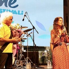 Çeşme Festivali Yeni Türkü ile Görkemli Bir Final Yaptı