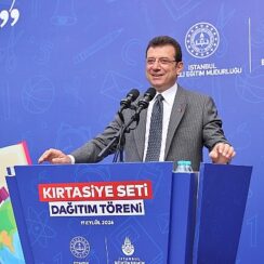 Ekrem İmamoğlu, Bayrampaşa’da kırtasiye seti dağıtım törenine katıldı