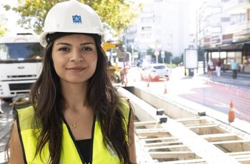 Girne Caddesi’ndeki yağmur suyu mazgalları yenileniyor