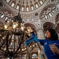 İBB Tarihi Camilere Gözü Gibi Bakıyor