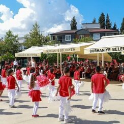 İlköğretim Haftası Burhaniye’de Düzenlenen Törenle Kutlandı