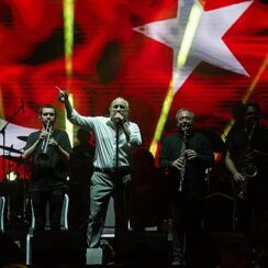 İzmir Enternasyonal Fuarı’nda müzik ve dans dolu gece