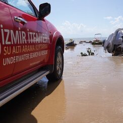 İzmir İtfaiyesi’nden rekor yağışın düştüğü Menderes’te seferberlik