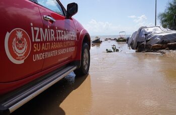 İzmir İtfaiyesi’nden rekor yağışın düştüğü Menderes’te seferberlik