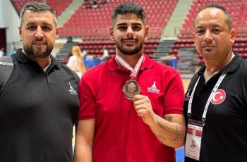 İzmirli sporcular madalyalarla döndü