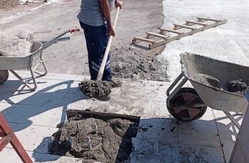 Kahramankazan Belediyesi, yeni eğitim öğretim dönemi öncesi ilçedeki okullara yönelik kapsamlı bakım ve onarım çalışması yapıyor