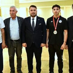 Kahramankazan Belediyespor Halter Takımı sporcusu Berat Ergün, Yıldızlar Türkiye Halter Şampiyonası’nda altın madalya kazandı