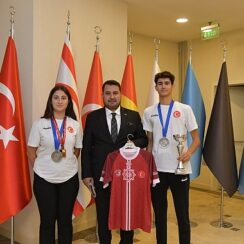 Kahramankazan Belediyespor Kulübü sporcuları, Kahramankazan Belediye Başkanı Selim Çırpanoğlu’nu makamında ziyaret etti.