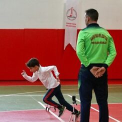 Karşıyaka Belediyesi çocukların spor yaşamına ışık oluyor