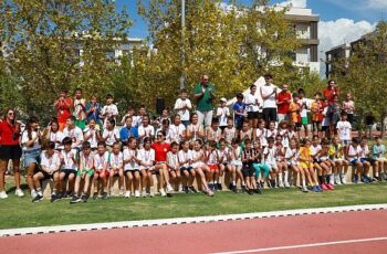 Karşıyakalı çocuklar atletizm şenliğinde buluştu