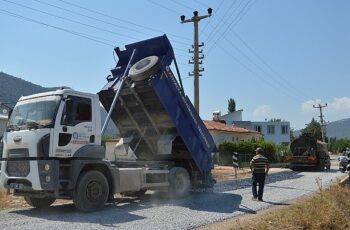 Korkuteli Bayatbademleri Yolunda Asfalt Çalışması