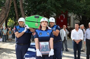 Muğla Büyükşehir Belediyesi Zabıta Daire Başkanlığı görevinde iken vefat eden Şevket Gülen için Büyükşehir Belediyesi Hizmet binasında tören düzenlendi.