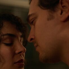 Netflix, başrolünde Çağatay Ulusoy’un yer aldığı “Tam Bir Centilmen” filminin fragmanını paylaştı.