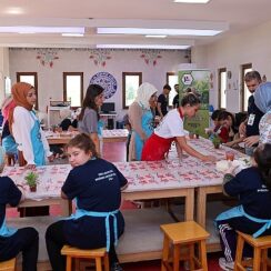 Özel çocuklar Selçuklu Sanat Tasarım Atölyesi’nde etkinlik yaptı.