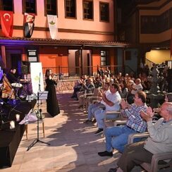 Şadırvanlı Han Avlu Buluşmaları muhteşem bir konser ile başladı