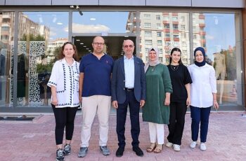 Selçuklu Belediye Başkanı Ahmet Pekyatırmacı, Elmalılı Hamdi Yazır Caddesi’nde bulunan esnafları ziyaret etti