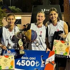 Sokak basketbolu rekabeti dostluk içinde tamamlandı  İzmir Cup’a 93’üncü İEF’te muhteşem final