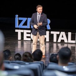 TechTalks’ta yeni çağ açılımı  Kuzuloğlu, “İnsanın insanı yönettiği son kuşak olabiliriz”