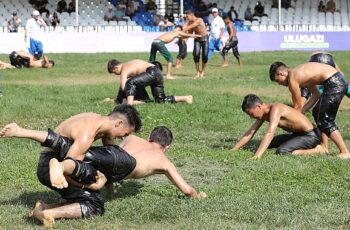 Yağlı güreşin büyük başpehlivanları Ulugazi Er Meydanı’na çıkıyor