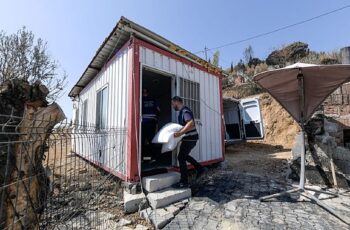 Yangınların ardından İzmir’in yaraları sarılıyor  Büyükşehir’den 71 haneye 3 buçuk milyon TL’yi aşan destek