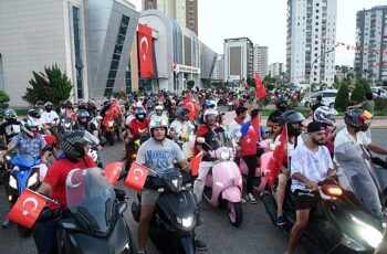 Yenişehir Belediyesi bayramın coşkusunu sokaklara taşıdı