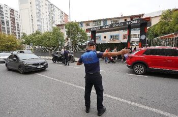 Zabıta ekipleri öğrenciler için görev başında