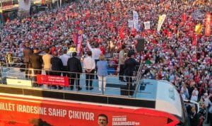 CHP Lideri Özgür Özel: “Türkiye’nin Birinci Partisi CHP’yi Kimseye Aşağılatmam, Senin Alnını Karışlarım”