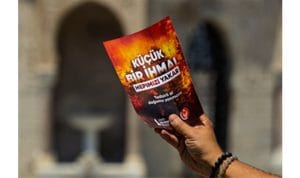İzmir İtfaiyesi yangınlara dikkat çekmek için sokağa indi