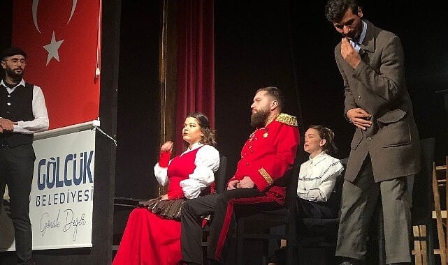 Kervansaray’da tiyatro keyfi sürüyor