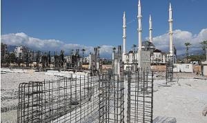 Kumluca Atatürk Stadyumu’nda çalışmalar hızla sürüyor