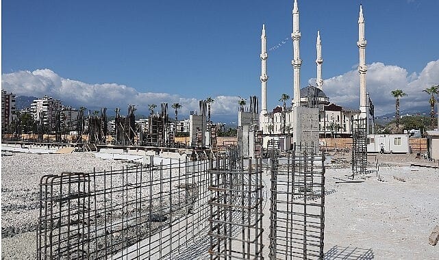 Kumluca Atatürk Stadyumu’nda çalışmalar hızla sürüyor