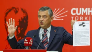 Cumhuriyet Halk Partisi Genel Başkanı Özgür Özel: “Lağım Patlamıştır, Sürdürmeye Çalışan Herkesin Üzerine Bulaşacaktır”