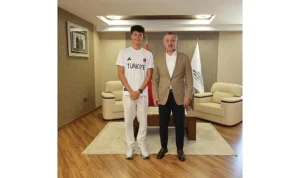 Başkan Büyükakın İzmitli şampiyonu kutladı