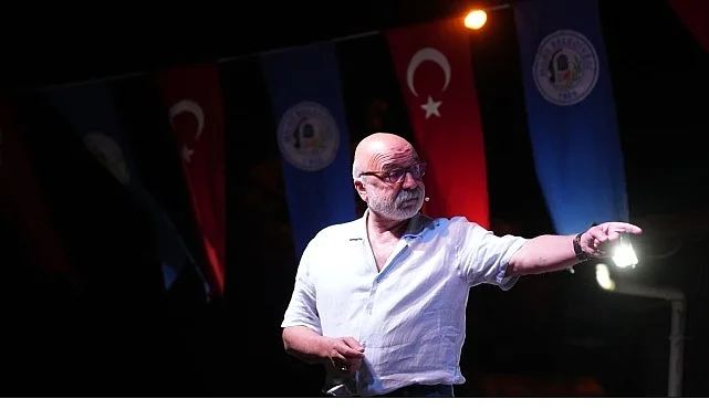 Boğaziçi’nde Şiir ve Müzik Eşliğinde Sanat Dolu Bir Akşam Yaşandı