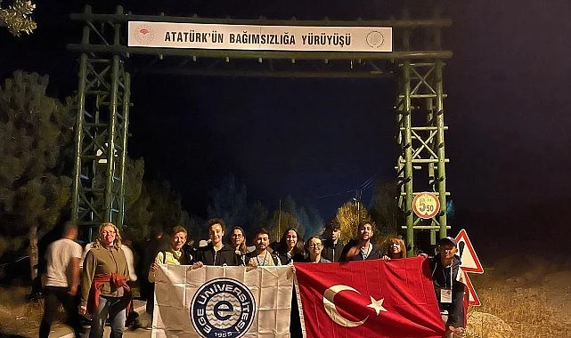 Ege Üniversitesi öğrencileri ‘Kocatepe Zafer Yürüyüşü’ne katıldı